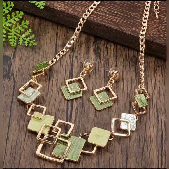 CRING COCO Jewelry - Chic Gold and Green Necklace Set